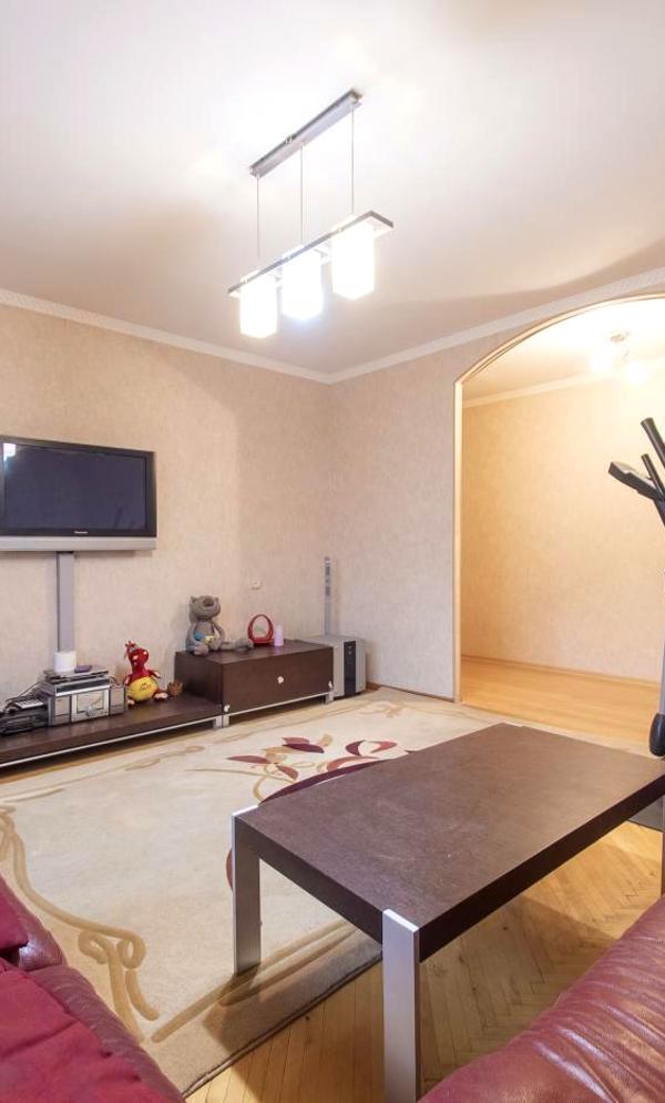 3-Room Apartment on Tatarska Street, Lukyanivska, Shevchenkivsky District
