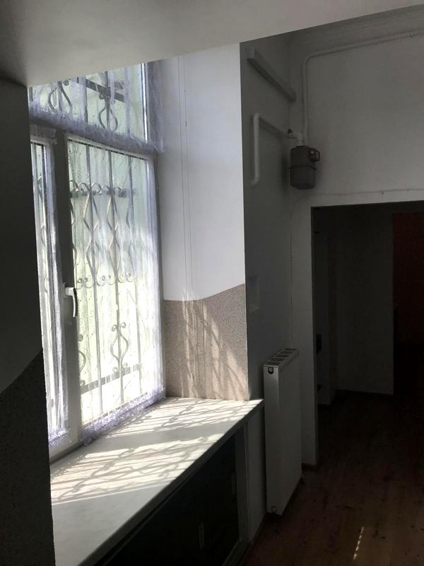 2-Room Apartment in City Center with Modern Amenities