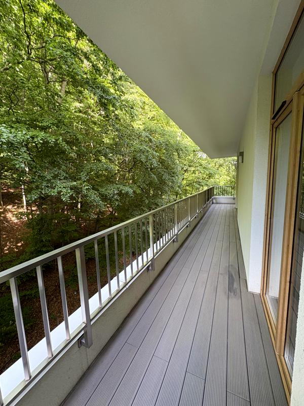 Spacious 1-Bedroom Apartment on Stusa Street with Park View