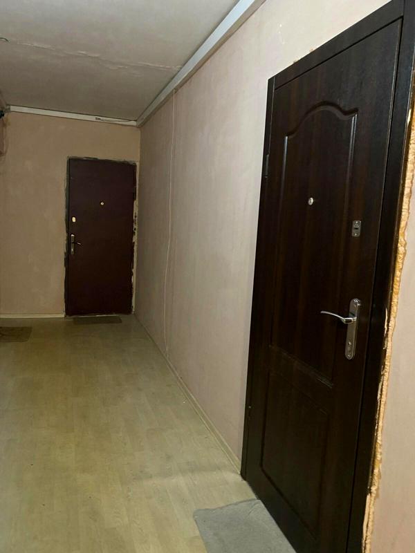 1-Bedroom Apartment near Heroiv Dnipra Metro with Modern Renovation
