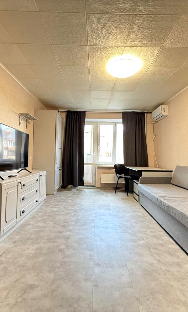 3-Room Apartment at Vidradnyi Boulevard, Fully Furnished