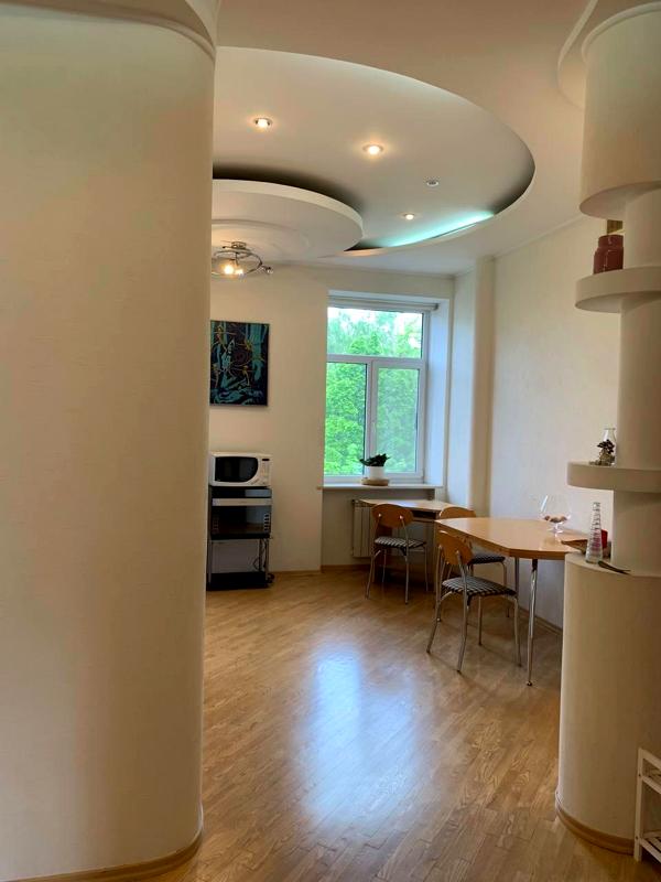 Cozy, Bright, and Spacious City Center Apartment