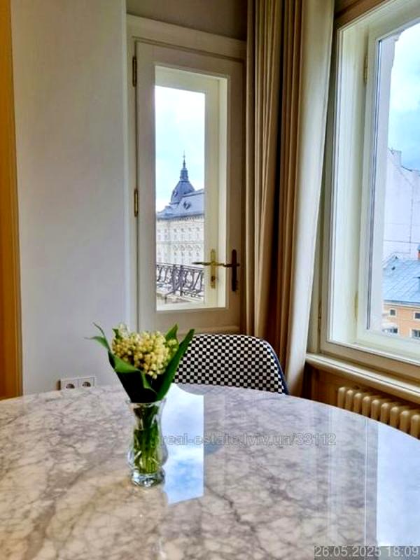 Spacious Sunny Apartment with City View near Opera Theater