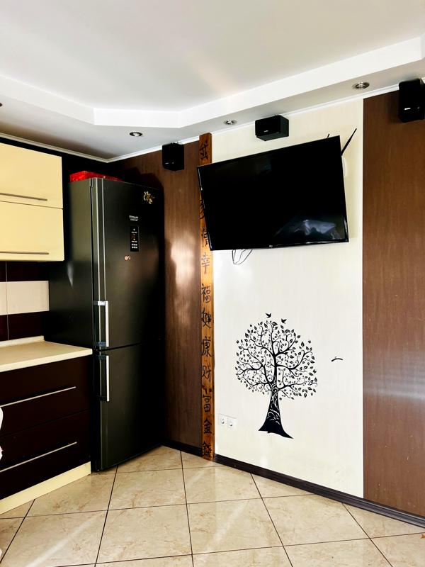 2-Room Apartment in Kryukivshchyna with Modern Furnishings