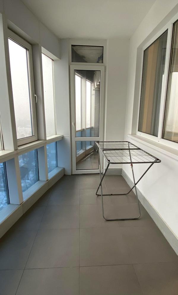 Modern 1-bedroom apartment in Aquamarine complex with lake view