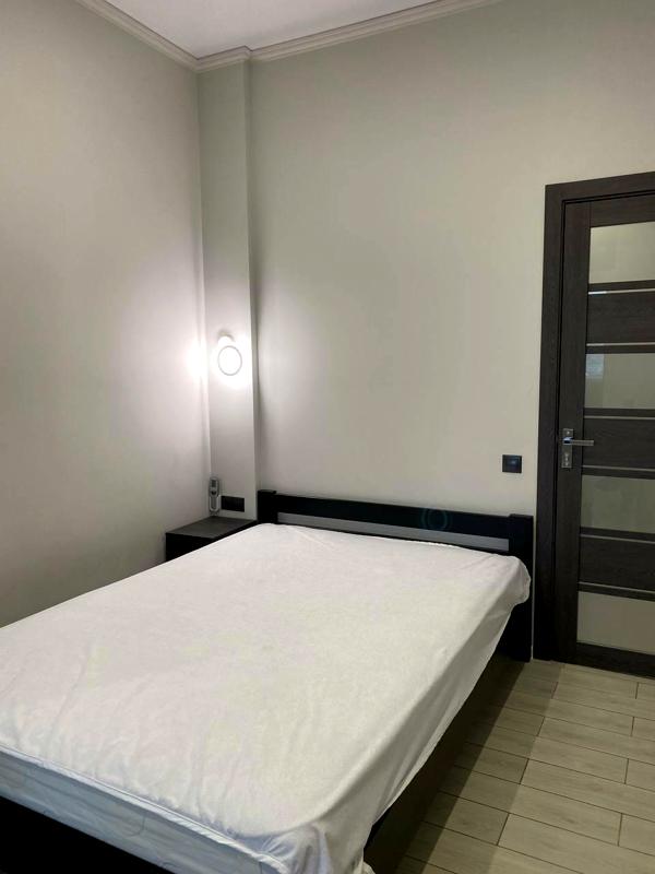 2-Room Apartment in Residential Complex on Lyvarna Street