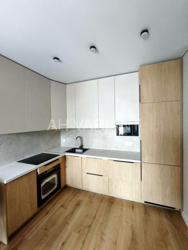 Stylish 1-Bedroom Apartment in Uzhhorod with Modern Renovation