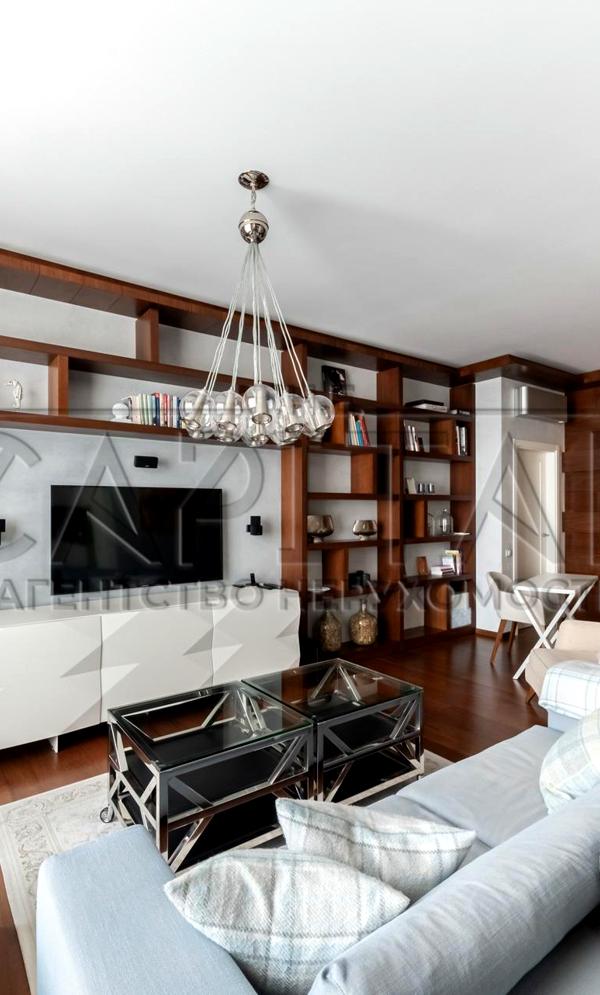Premium 3-Room Apartment with Panoramic City View in Novopecherski Lipki Complex