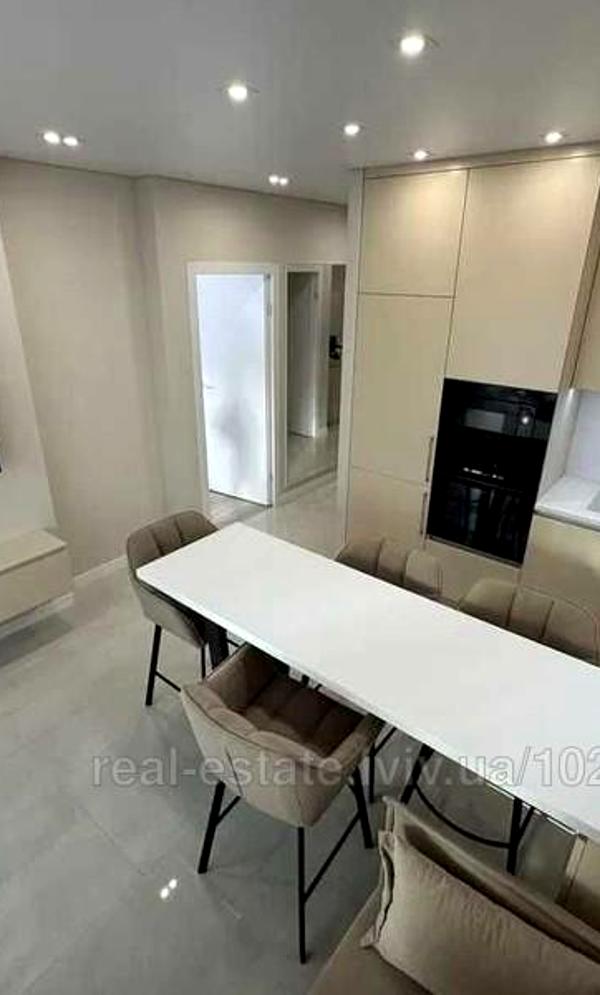 Fully Renovated Apartment with Modern Amenities