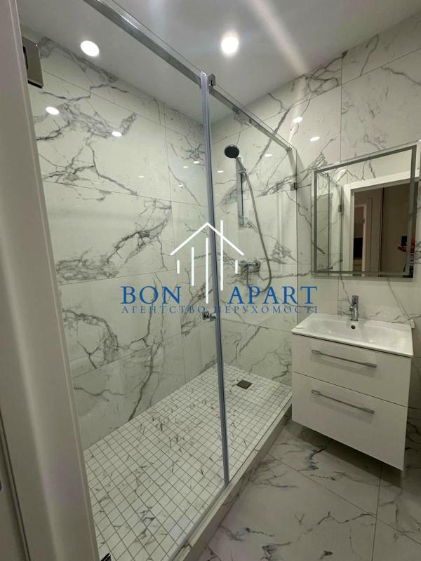 Modern Apartment with Lake and Dnieper River View in Seven Complex