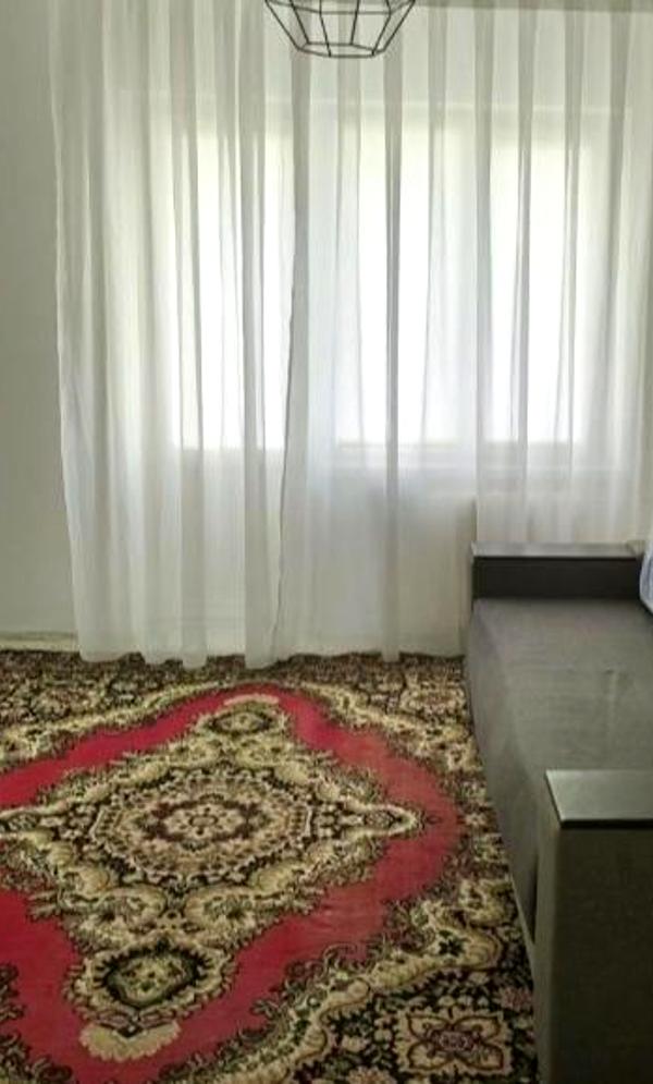 1-Room Apartment with Balcony in Desnyanski District