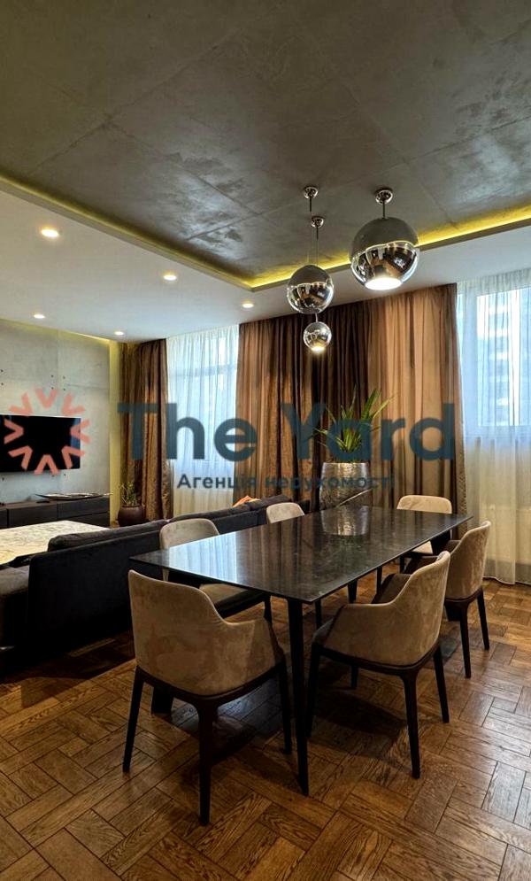 Stylish Apartment in Novopechersk Lipki Complex with Designer Interior