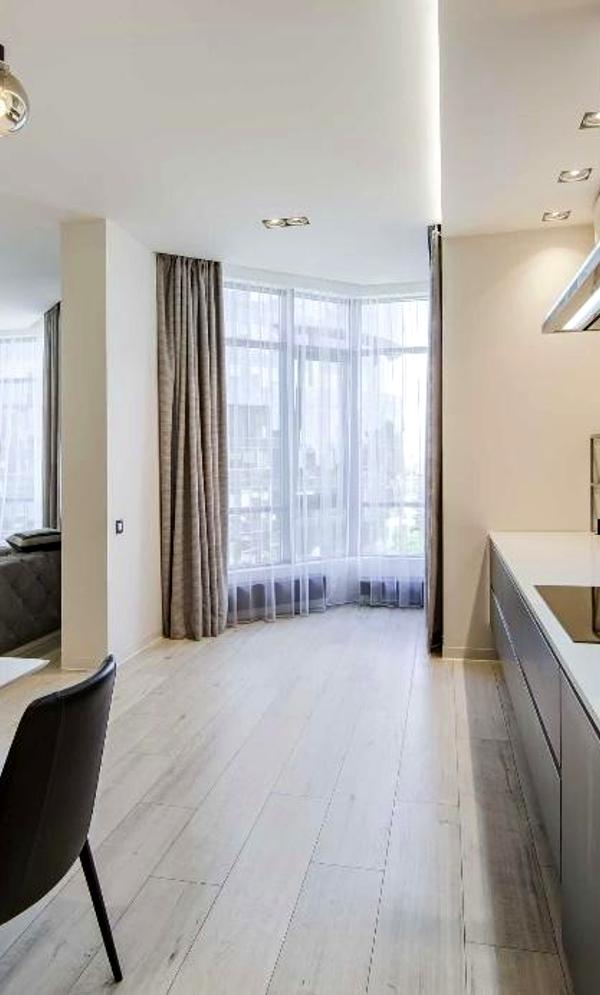 Spacious 3-bedroom apartment in PecherSky complex