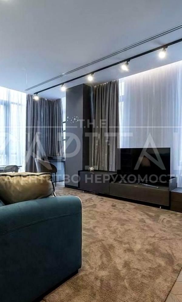 Luxurious 5-Room Designer Apartment in Novopecherski Lipki Residential Complex