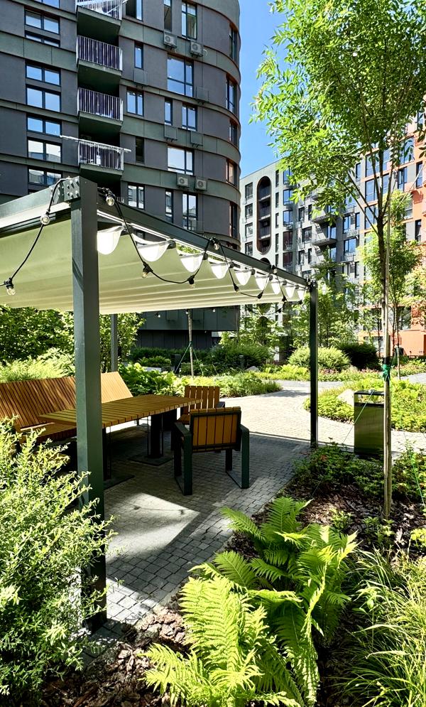 Designer 1-bedroom apartment with panoramic windows and open balcony in Respublika Complex