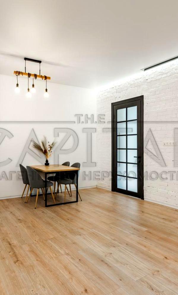 3-Bedroom Apartment in Podol, Spassky Street, Modern Renovation