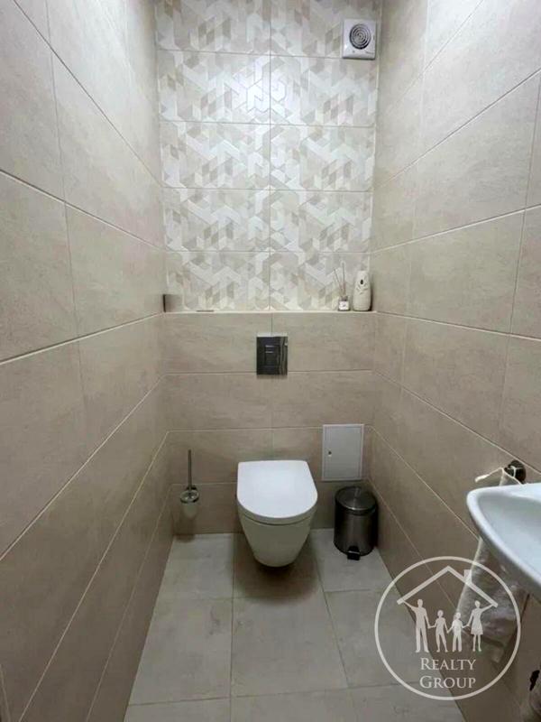 Spacious 2-Bedroom Apartment in Galytskyi Lev Complex with Home Office and Gym Corner