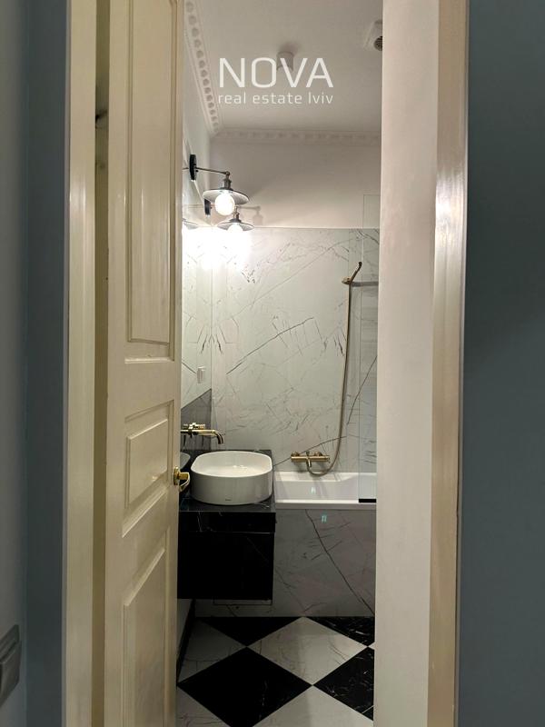 Designer 3-room apartment in historic building with incredible view