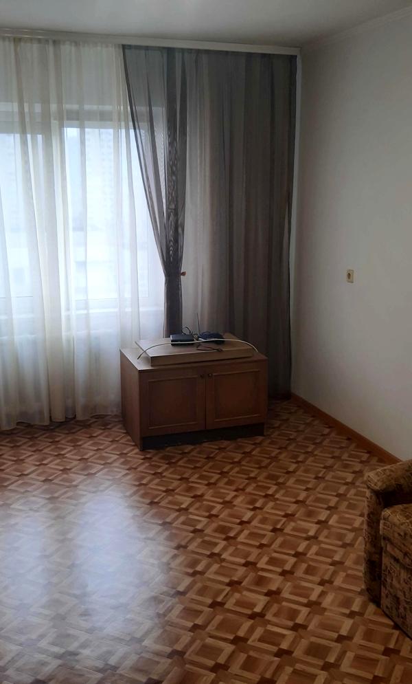 Bright, Warm Apartment with Full Appliance Set