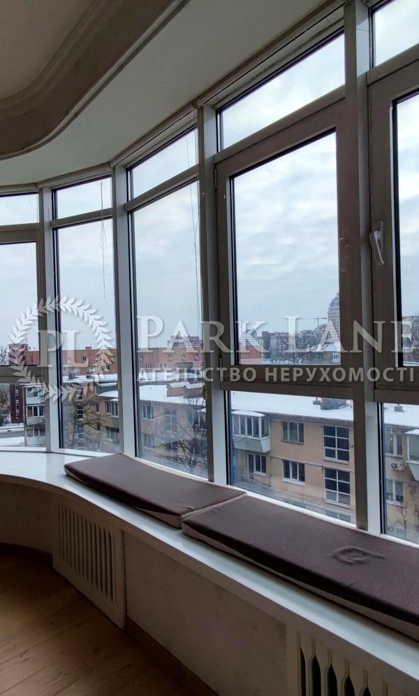 3-Bedroom Spacious Apartment near Pechersk Metro with Panoramic Windows