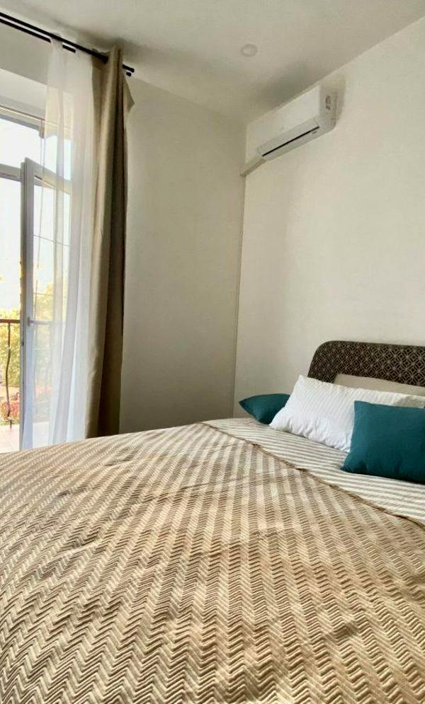 Historic Center Kyiv Apartment - Quiet Street Near Embassies
