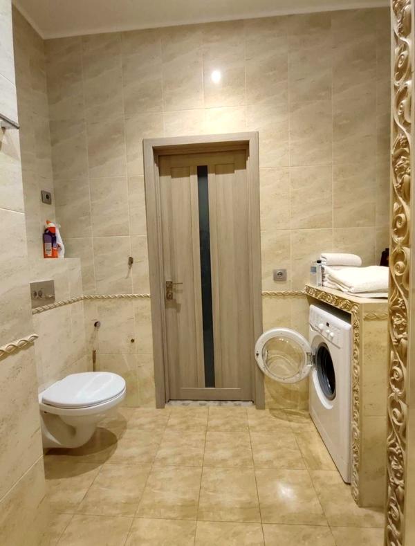 Cozy 2-Room Apartment near French Boulevard with Sea View