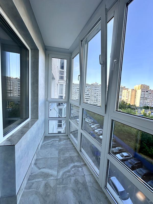 2-bedroom apartment in Patriotika Complex with designer renovation