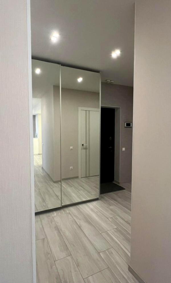 3-Bedroom Apartment in Podil, Hlybochytska Street, Modern Furnished
