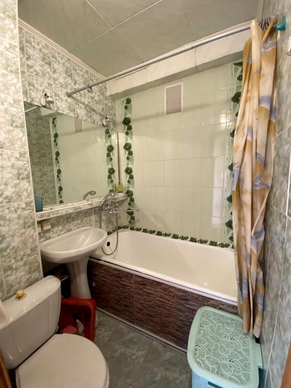 1-Bedroom Apartment Near Chernihivska Metro with Park Proximity