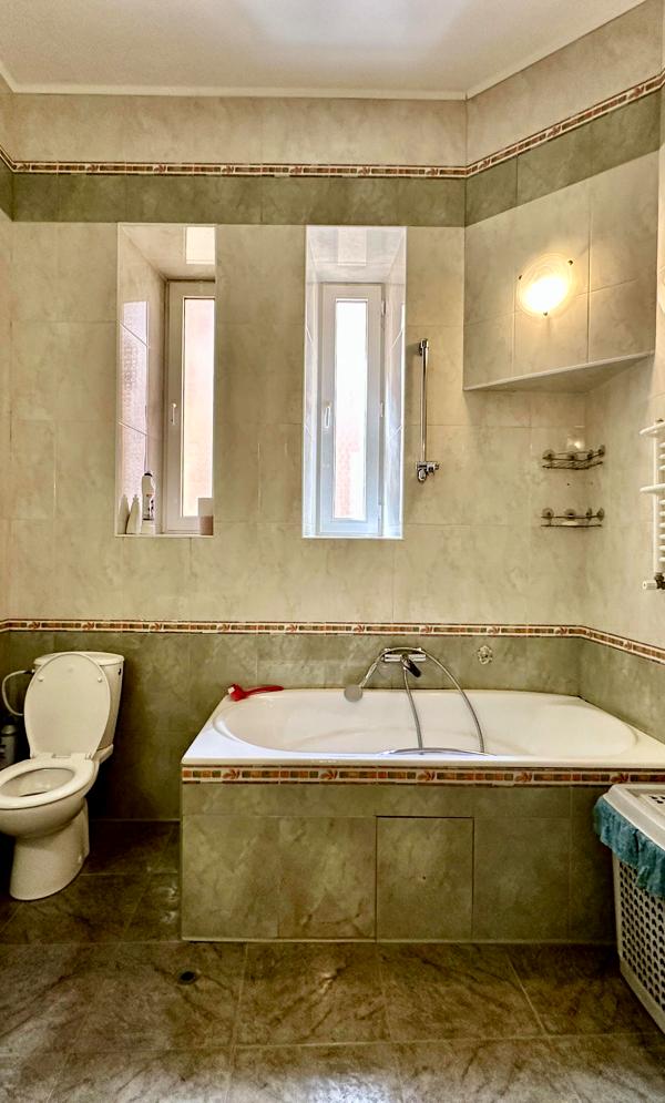 3-Bedroom Apartment near Shevchenko Park, Odessa