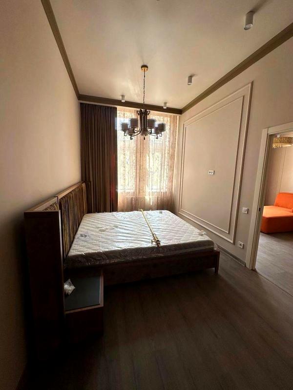 2-Room Apartment in City Center with Designer Renovation