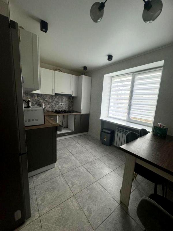 2-Room Apartment at ZhM Peremoga 5 with Full Amenities