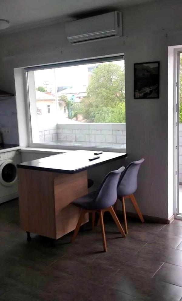 1-Room Studio Apartment in Center with Balcony