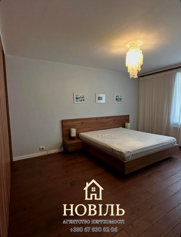 Spacious 2-Room Apartment near Livoberezhna Metro with Quality Renovation