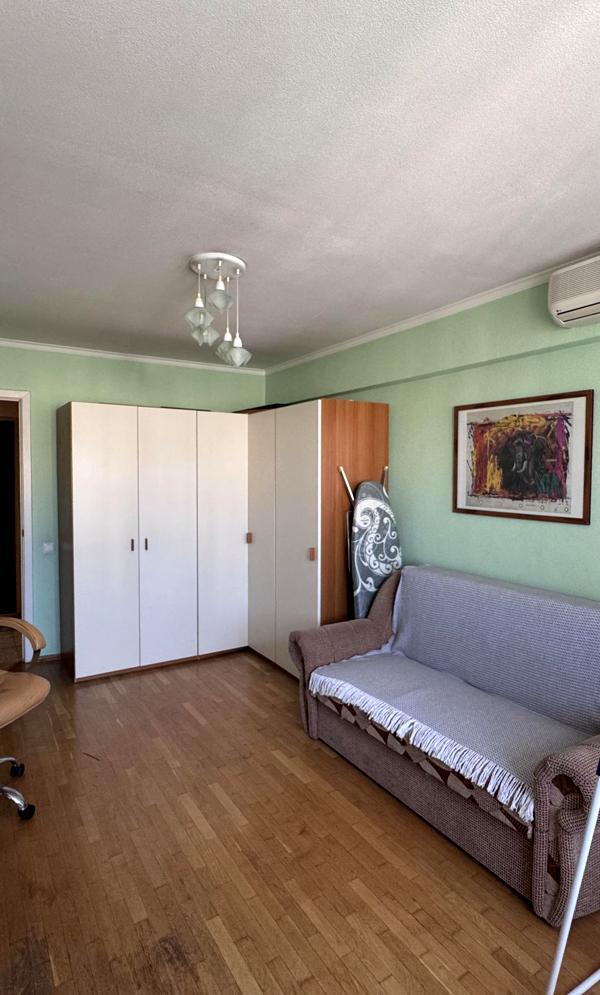 2-Room Apartment in Central Kyiv, Near Palats Ukrainy, with City View