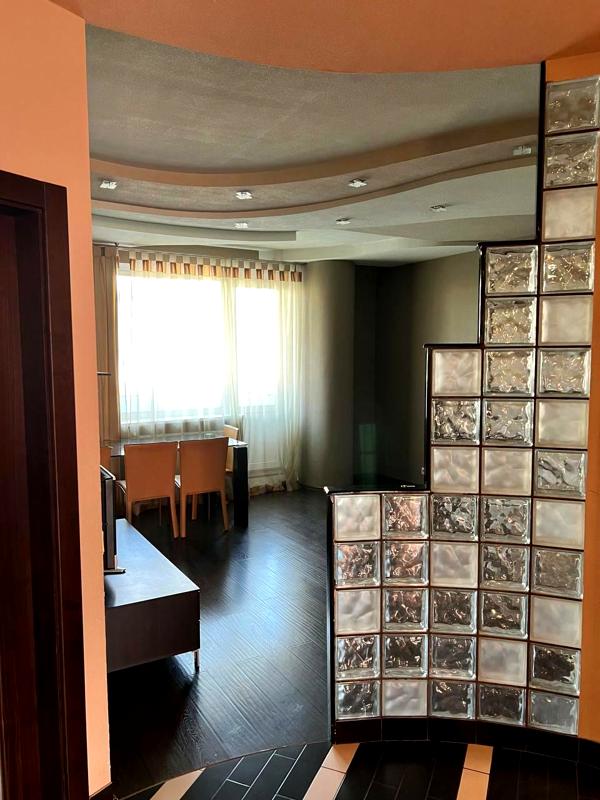 4-Room Apartment near Gagarin Prospect Metro, Fully Furnished