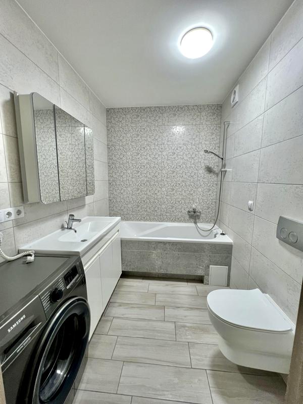 1-bedroom apartment with designer renovation near city market