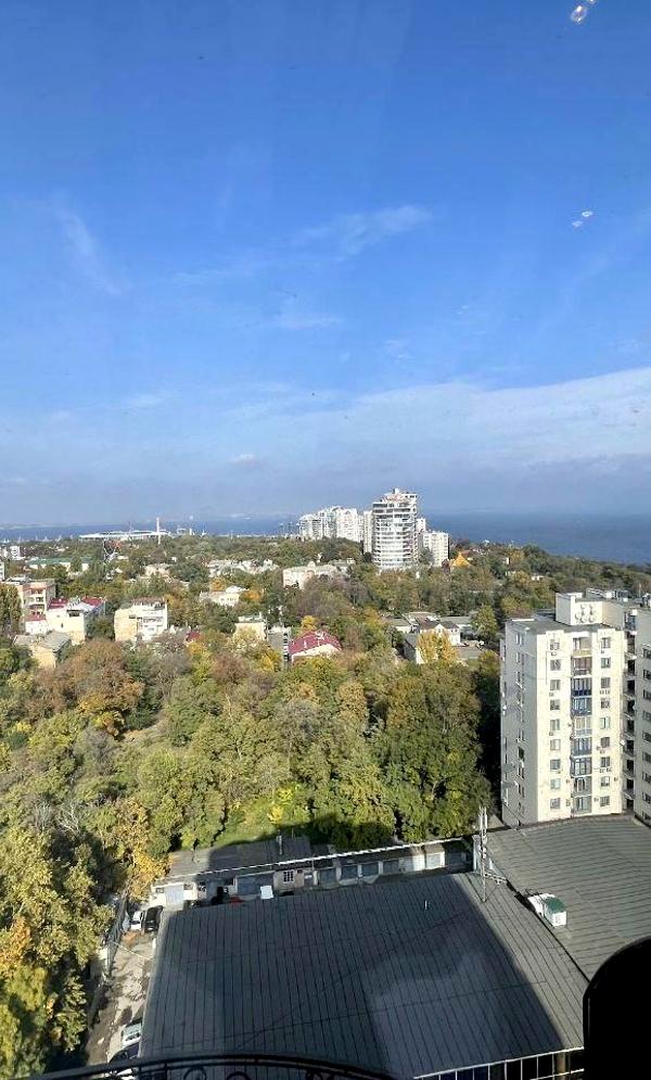 Elite 3-bedroom apartment in Galitsky Complex with sea view and terrace