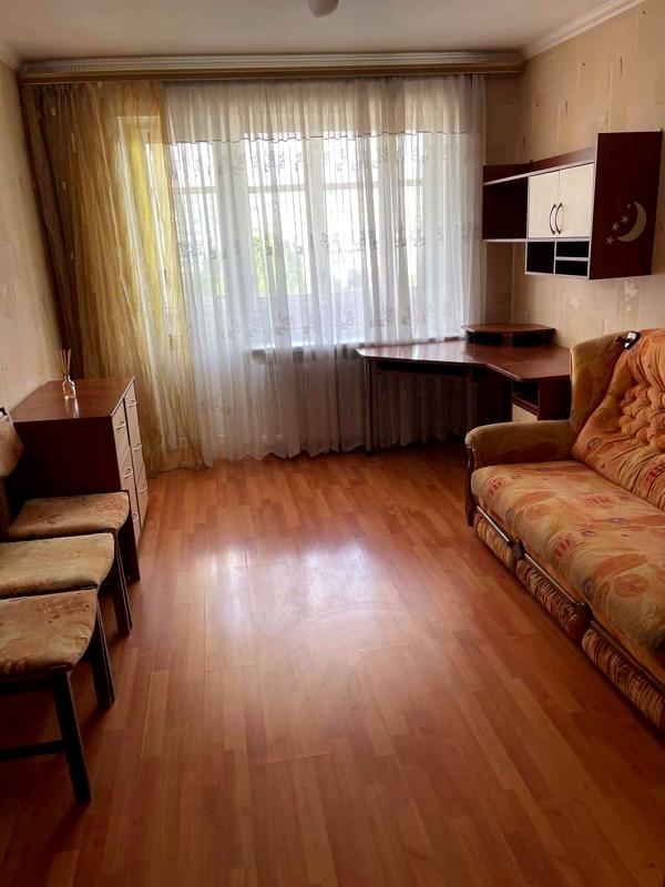 3-Room Apartment on Donetsk Highway with Balconies