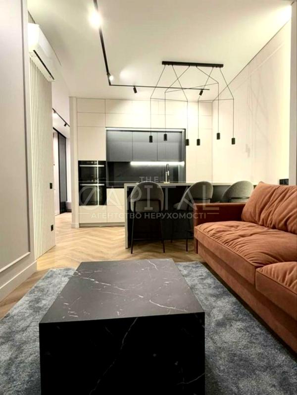 Designer Renovation Apartment in Manhattan Residential Complex