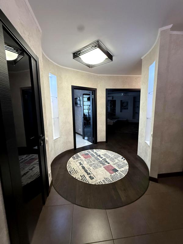 Spacious 2-bedroom apartment near Osokorkы metro with panoramic view