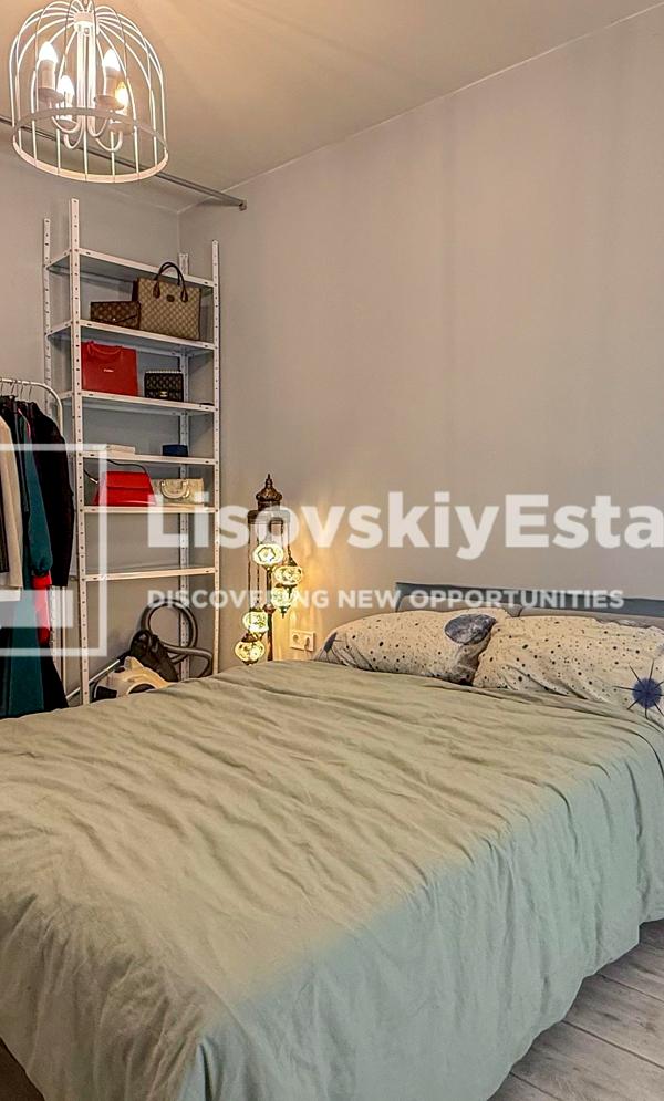 Spacious 1-Room Apartment near Klovska Metro with Full Amenities