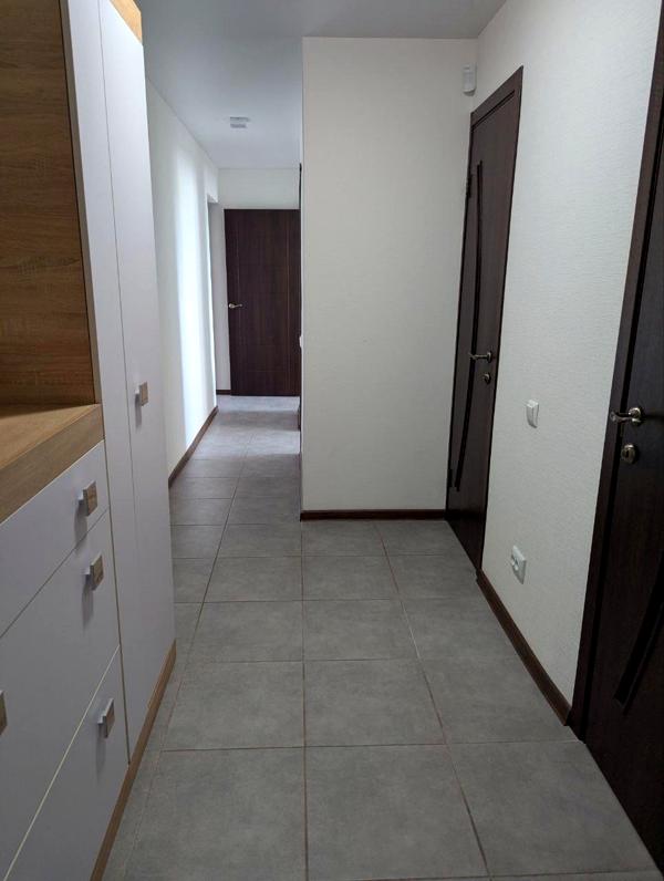 3-Room Apartment near Nauki Prospect with Modern Amenities