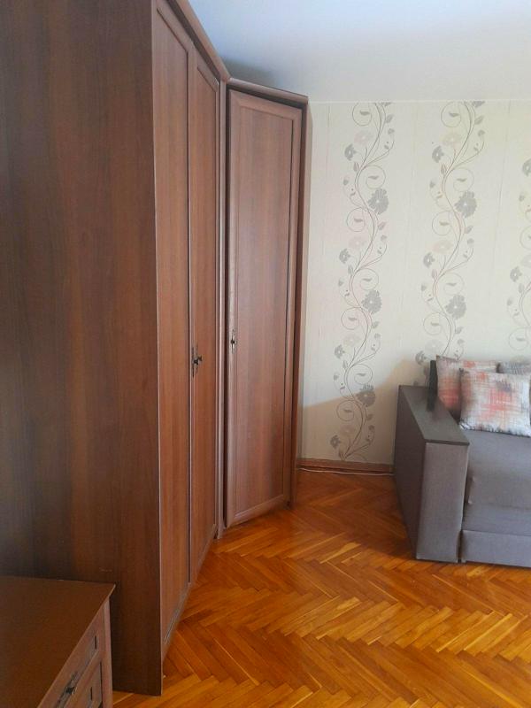 Cozy Apartment near Klovska Metro with Modern Amenities