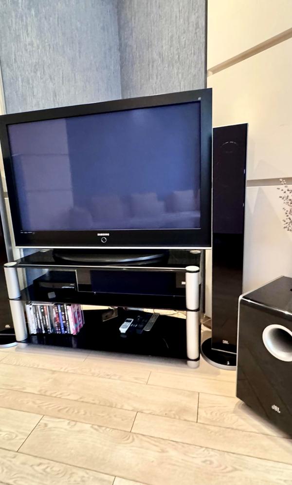 Spacious 4-Room Apartment near Botanical Garden with Jacuzzi