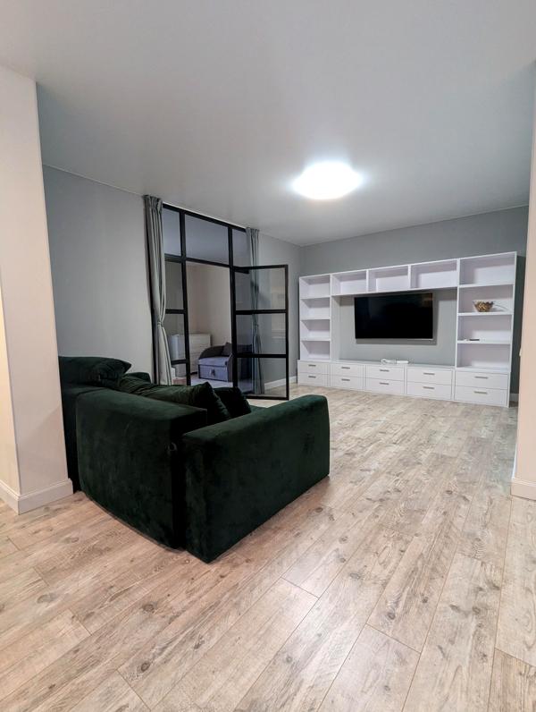 Spacious 1-Bedroom Apartment in Dynastia Complex near Solomyansky Forest Park