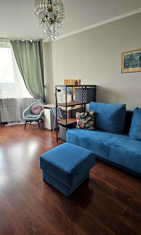 Spacious 2-Room Apartment near Osokорки Metro with Modern Design