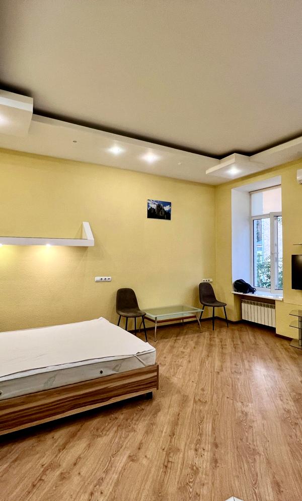 Cozy Designer Studio in Kiev City Center near Mandarin Plaza