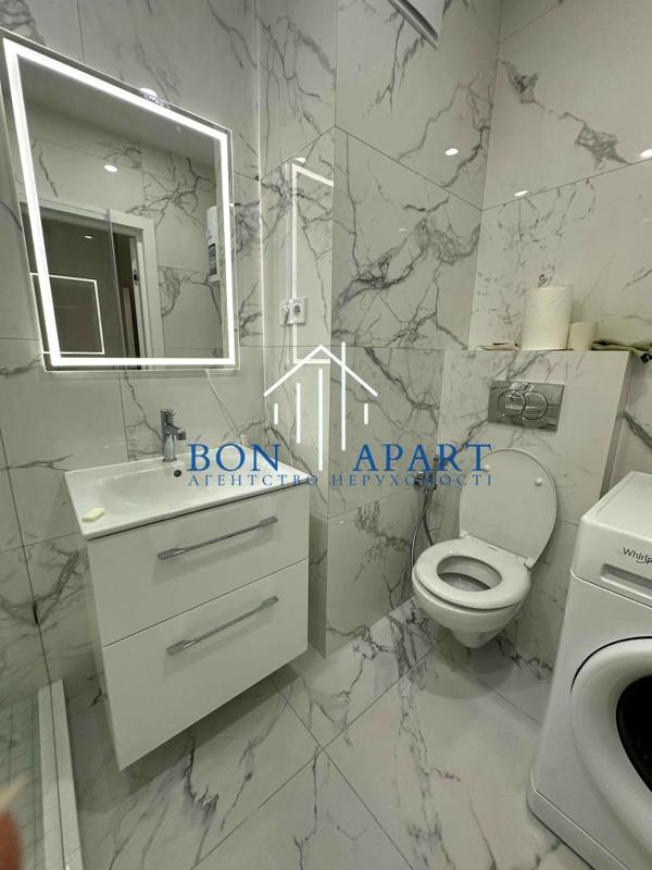 Modern Apartment with Lake and Dnieper River View in Seven Complex