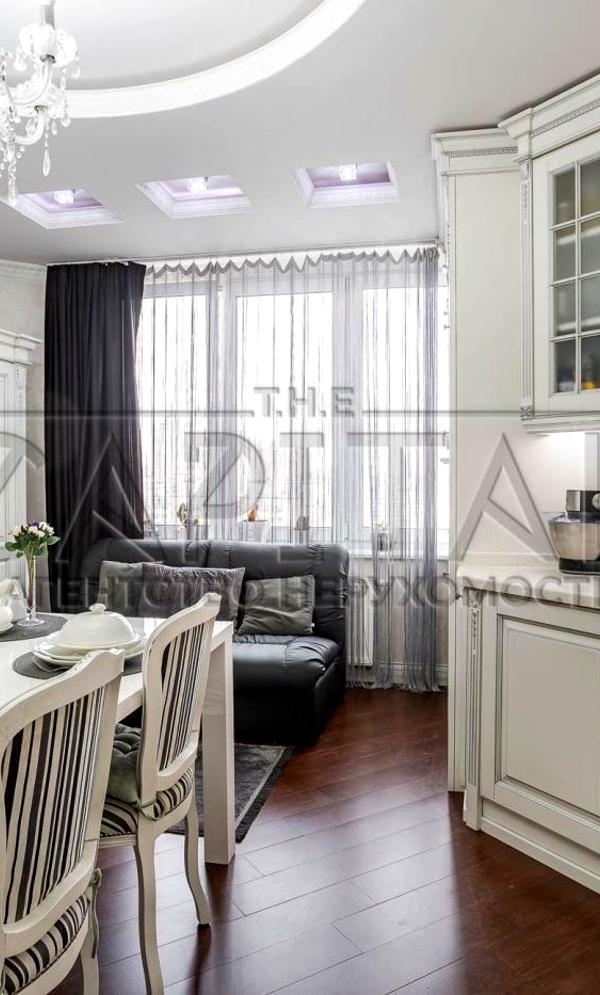 3-Bedroom Apartment in Osokorks, Molodizhnyi Quarter with Generator and Inverter